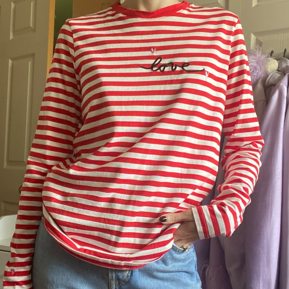 ✨SOLD✨ red & white top ❣️